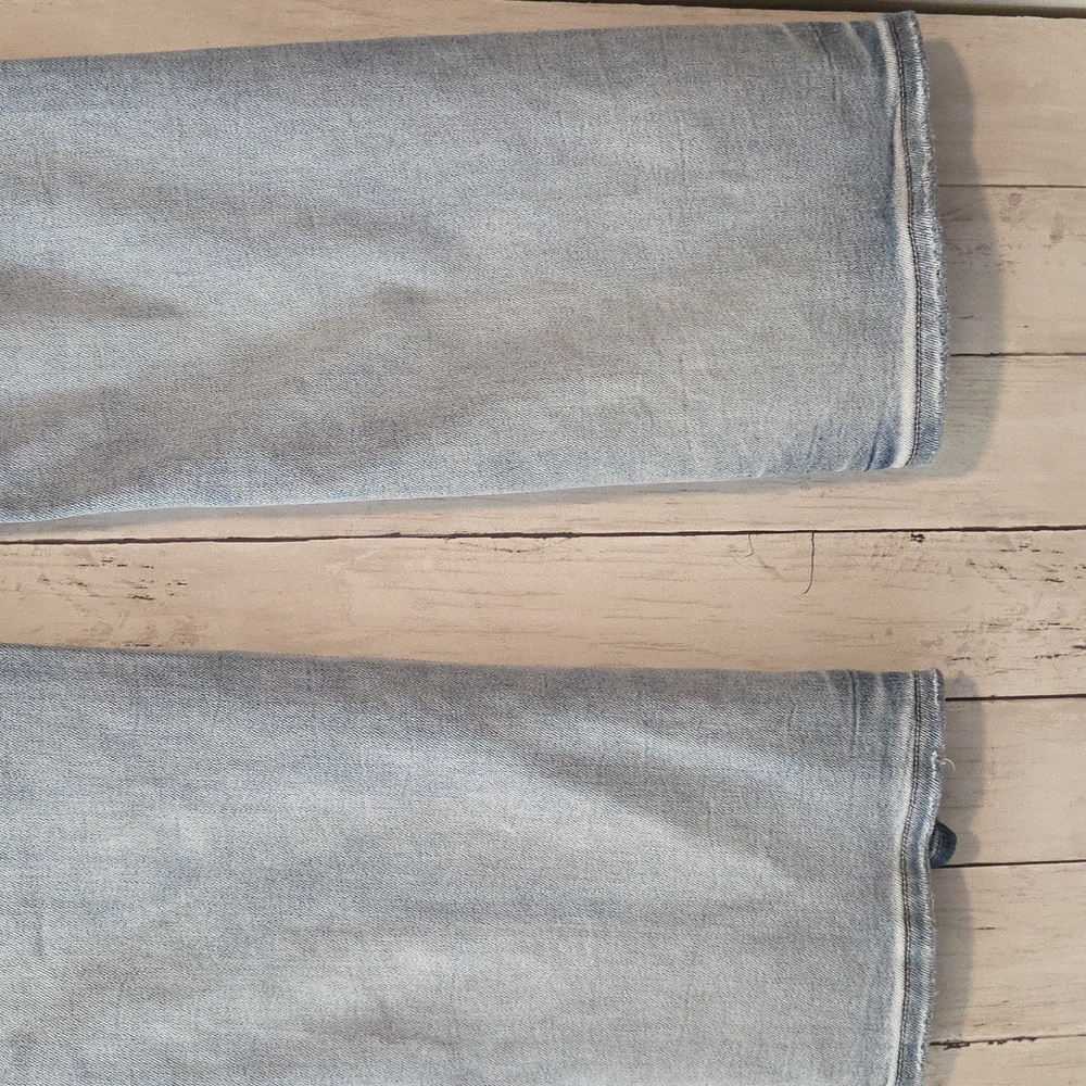 Lovervet Straight Leg Light Wash Jeans - Picture 12 of 15